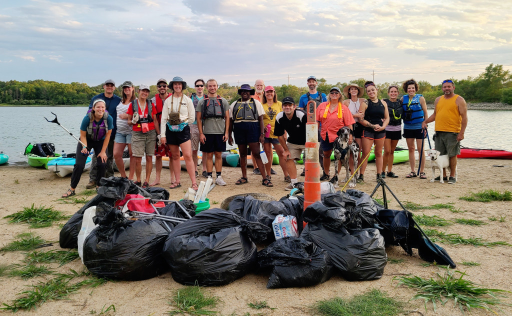 kayak cleanup group photo