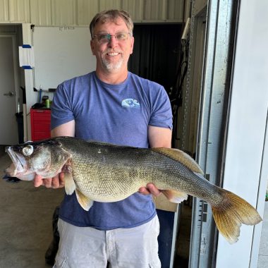 Man with 2023 state record walleye.