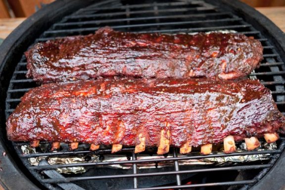 Barbecued ribs on the grill.