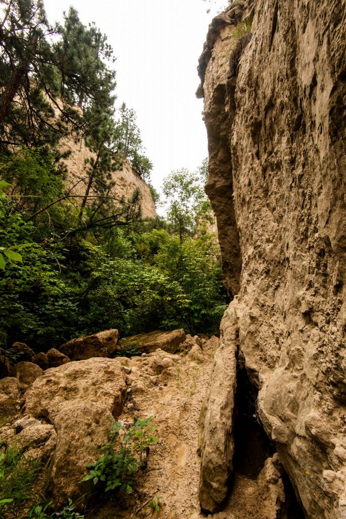 The mouth of Devil’s Den from below.